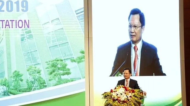 Professor, Dr. Lieutenant General Mai Hong Bang, Director of Military Hospital 108, speaks at the conference. (Photo: NDO/Lam Tran)