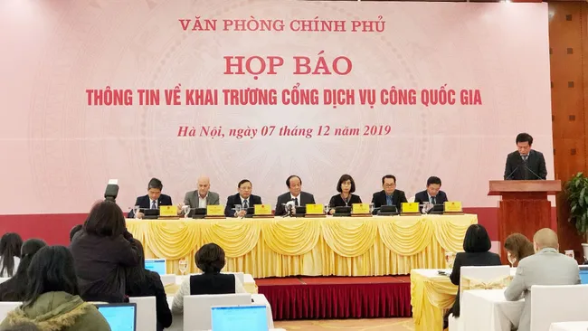 At the press conference to introduce about the portal. (Credit: baoquocte.vn)