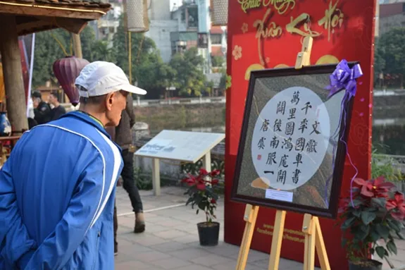 The festival attracts a large number of visitors. (Photo: qdnd.vn)