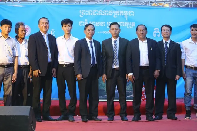 Members of the executive board and leaders of Preah Vihear province in a group photo (Photo: VNA)