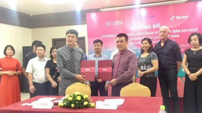 At the event (Photo:dangcongsan.vn)