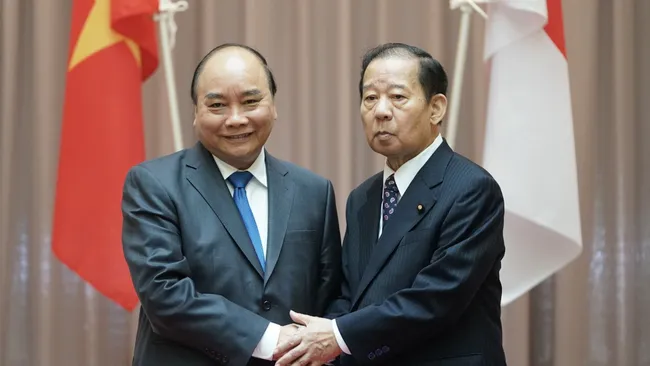 PM receives Chairman of Japan - Vietnam Friendship Parliamentary Alliance