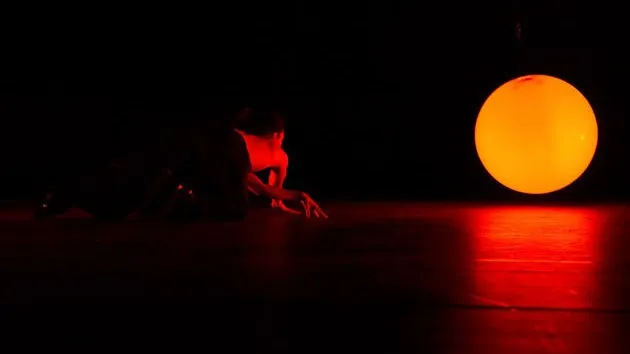 Through his dance ‘Loop’, Xuan Le wants to focus on a very ambitious theme: the life.