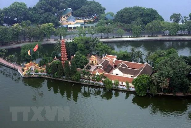 Tran Quoc Pagoda on the West Lake, a tourist attraction in Hanoi (Photo: VNA)