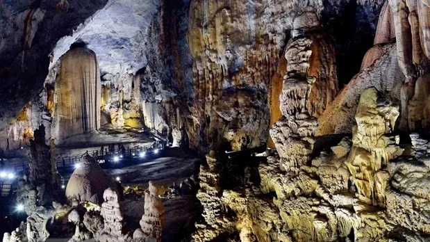 Thien Duong (Paradise) Cave has the most unique and magnificent system of stalactites and stalagmites in Asia (Photo: VNA)