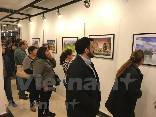 The Vietnam Days in Asuncion features a photo exhibition promoting the beauty of Vietnam's people and nature. (Photo courtesy of Vietnamese Embassy to Argentina and Paraguay)