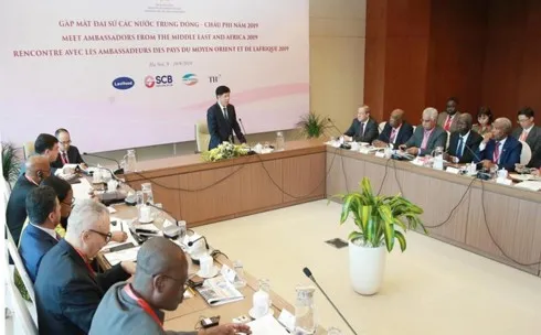 Deputy Foreign Minister Nguyen Quoc Cuong speaks at the meeting