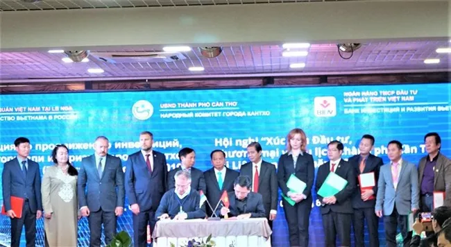 Can Tho businesses and Russian partners sign memoranda of understanding at the conference in Moscow on August 2 (Photo: VNA)