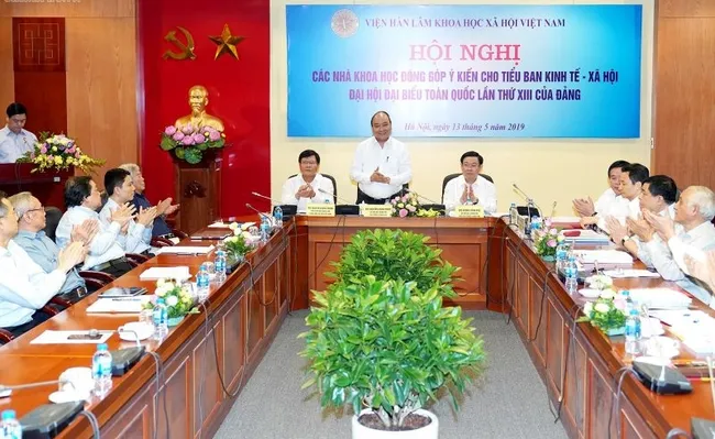 PM Nguyen Xuan Phuc chairs the meeting. (Photo: VOV)