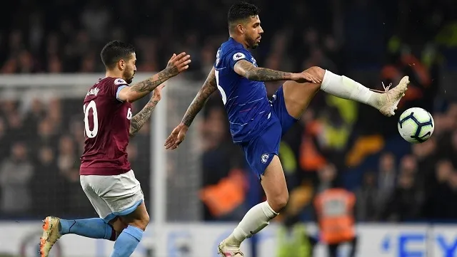 Chelsea's Emerson Palmieri in action with West Ham's Manuel Lanzini - Premier League - Chelsea v West Ham United - Stamford Bridge, London, Britain - April 8, 2019. (Photo: Action Images via Reuters)