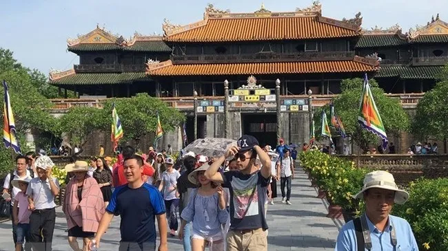 Around 25,000 people visit Hue ancient capital on Tet (Photo: VNA)