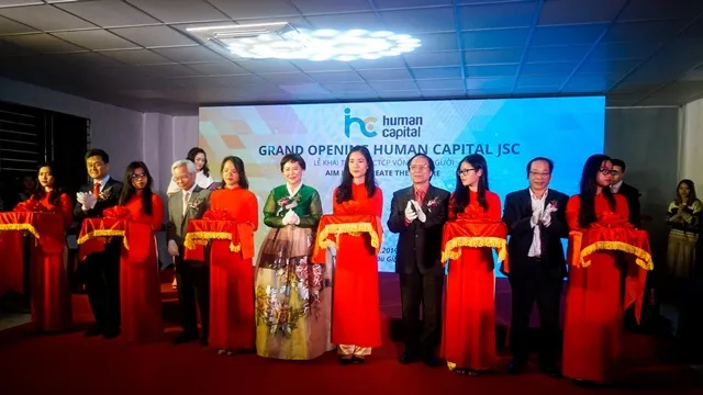 Delegates cut the ribbon to inaugurate the Human Capital JSC on December 25, 2019. (Photo: NDO/Trung Hung)