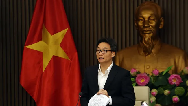 Deputy PM Vu Duc Dam speaking at the working session (Photo: VGP)
