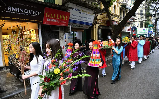The Management Board of Hanoi’s Old Quarter and the Dinh Lang Viet (Vietnamese Communal House) group have organised a series of cultural activities at relic sites in the Old Quarter.