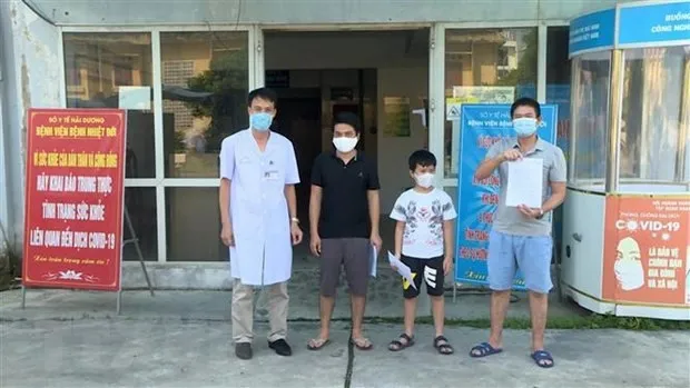 COVID-19 patients are given the all-clear from coronavirus SARS-CoV-2. (Photo: VNA)