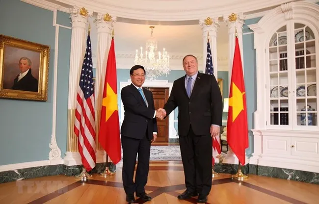 Deputy Prime Minister and Minister of Foreign Affairs Pham Binh Minh (L) and US Secretary of State Mike Pompeo. (Photo: VNA)