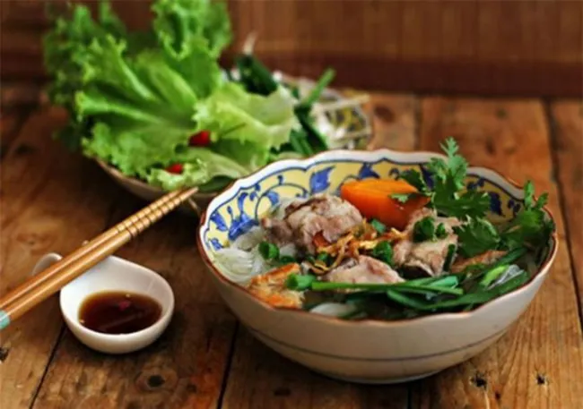 A bowl of Can Tho-style noodle soup