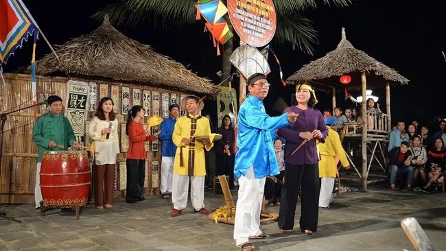 A Bai Choi singing performance in Hoi An