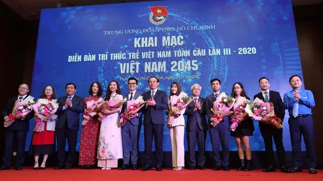 Ho Chi Minh City leaders and delegates at the forum (Photo: thanhnien.vn)