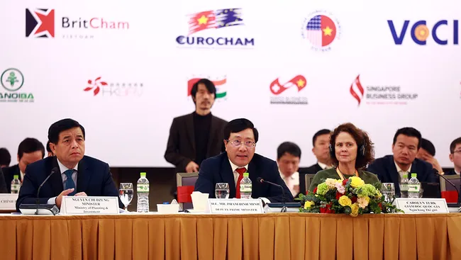 Deputy PM Pham Binh Minh speaking at the forum. (Photo: VGP)