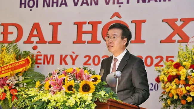 Politburo member and Head of the Central Commission for Communication and Education Vo Van Thuong at the conference
