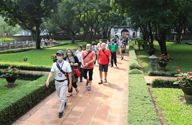 A number of international tourists visit the Temple of Literature before Covid-19. Photo: Quang Thai
