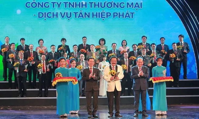 Tan Hiep Phat Beverage Group honoured as Vietnam National Brand 2020. (Photo: anninhthudo.vn)