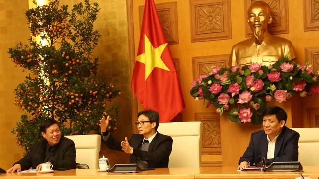 Deputy PM Vu Duc Dam speaking at the meeting (Photo: VGP)