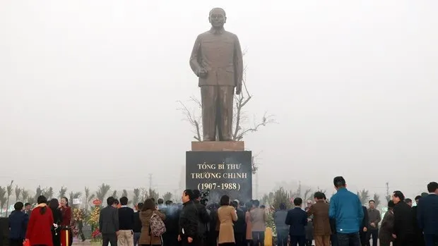 The bronze statue of late Party General Secretary Truong Chinh in Xuan Truong district, Nam Dinh province (Photo: VNA)