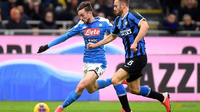 Soccer Football - Coppa Italia - Inter Milan v Napoli - San Siro, Milan, Italy - February 12, 2019 Inter Milan's Stefan de Vrij in action with Napoli's Fabian Ruiz. (Reuters)