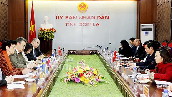 At the meeting between leaders of Son La province and ambassadors from Nordic countries. (Photo: baosonla)