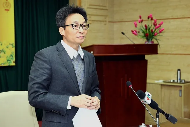 Deputy PM Vu Duc Dam speaks at the meeting. (Photo: VGP)