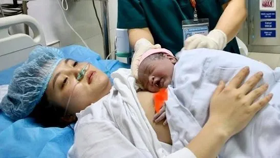 A mother and her baby at the National Hospital of Obstetrics and Gynaecology