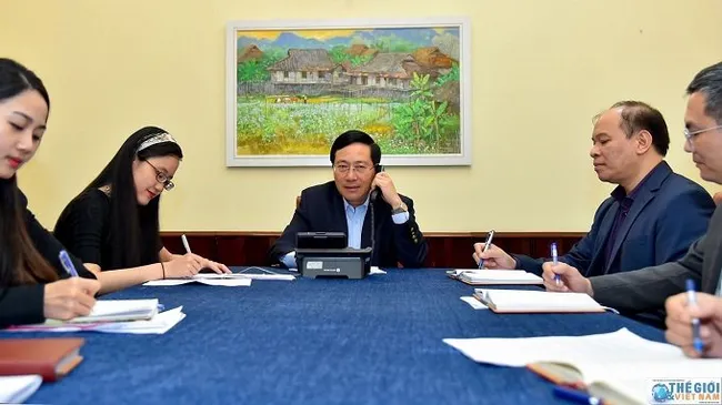 Deputy PM and FM Pham Binh Minh holds phone talks with RoK FM Kang Kyung-wha. (Photo: Foreign Ministry)