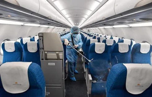 A Vietnam Airlines aircraft is disinfected. (Photo: VietnamPlus)