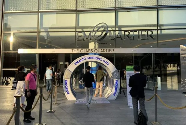 A sanitising gate is installed in front of the Emquartier department store in Bangkok, Thailand (Photo: VNA)