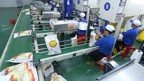 Rice packaging for exports (Photo: VNA)