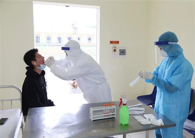 Taking samples for COVID-19 test at concentrated quarantine area (Source: VNA)