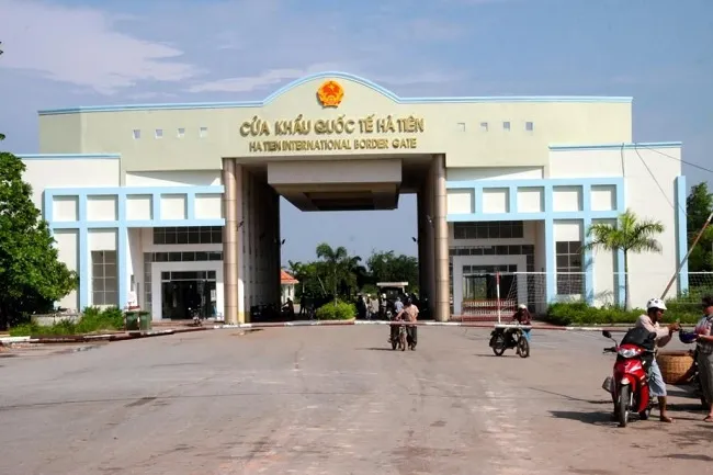 The Vietnamese Government has decided to suspend cross-border activities of individuals at main and secondary border gates, and trails in border areas sharing with Cambodia and Laos from April 1 as part of measures to effectively prevent the spread of COVID-19.