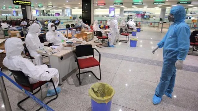 Medical workers are required to wear sufficient protective clothing for their entire working time at the hospital. (Illustrative image)