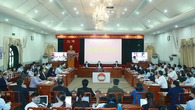 The conference on supervising the implementation of the government's coronavirus relief package (Photo: Dai Doan Ket)