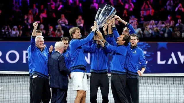 Team Europe captain Bjorn Borg, vice-captain Thomas Enqvist, Alexander Zverev, Dominic Thiem, Fabio Fognini, Stefanos Tsitsipas, Roger Federer and Rafael Nadal lift the trophy after they win the Laver Cup. (Photo: Reuters)