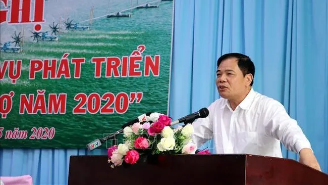 Minister Nguyen Xuan Cuong speaking at the shrimp conference