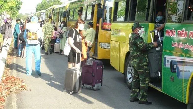 Citizens who finished their quarantine period are returning home (Photo: VNA)