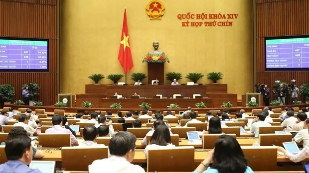 Lawmakers vote on law amending and supplementing some articles of the Law on the Issuance of Legal Documents (Photo: VNA)