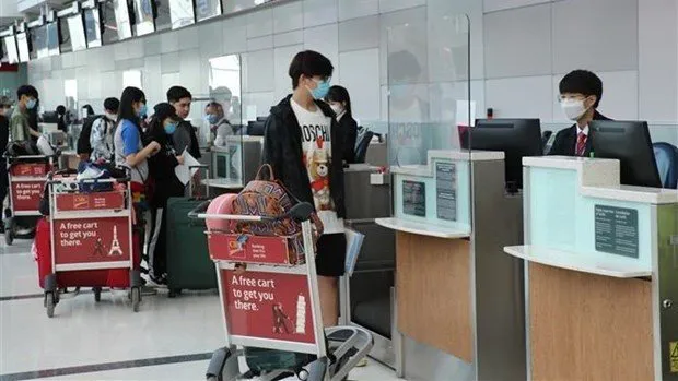 Citizens conduct procedures at airport - Illustrative image (Photo: VNA)
