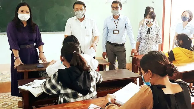 Health Ministry strengthens measures to ensure safe organisation of high school graduation exams. (Photo: NDO/Lam Quang Huy)