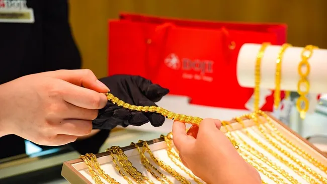 Domestic increases in gold prices were greater than the global rally due to a limited supply.