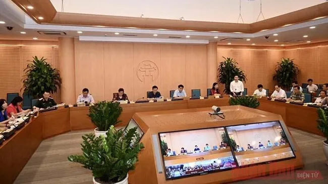 Scenes of the online meeting by Hanoi authorities on COVID-19 prevention and control on August 6, 2020. (Photo: NDO/Duy Linh)