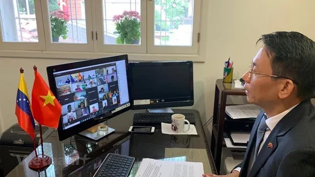 Vietnamese Ambassador to Venezuela Le Viet Duyen attends the webinar on August 11 (Photo: Vietnamese Embassy in Venezuela)